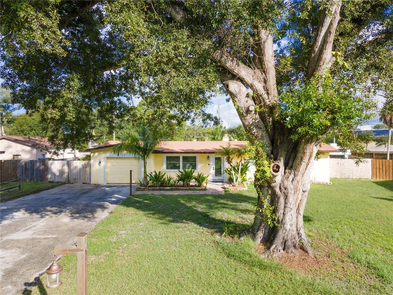 1126 CARMELLA CIR, Sarasota, FL 34243