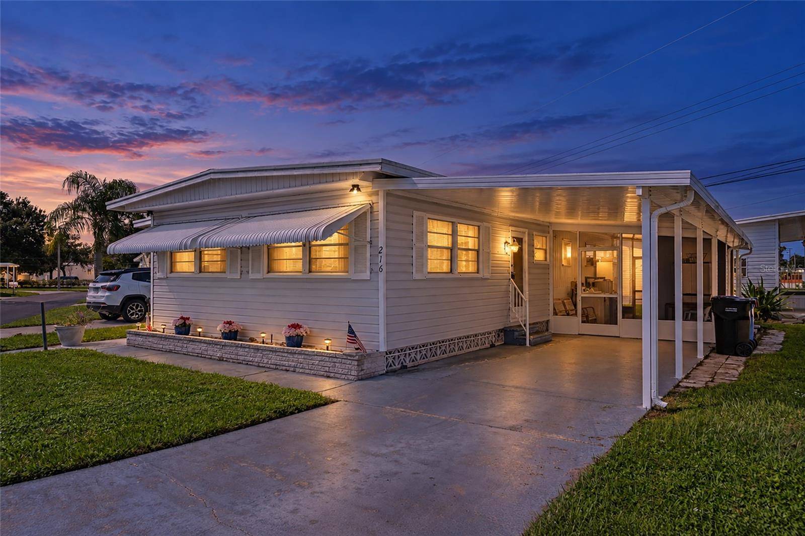 216 OUTER DR E, Venice, FL 34285