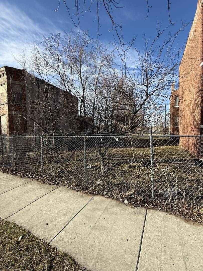 4202 W Wilcox ST, Chicago, IL 60624