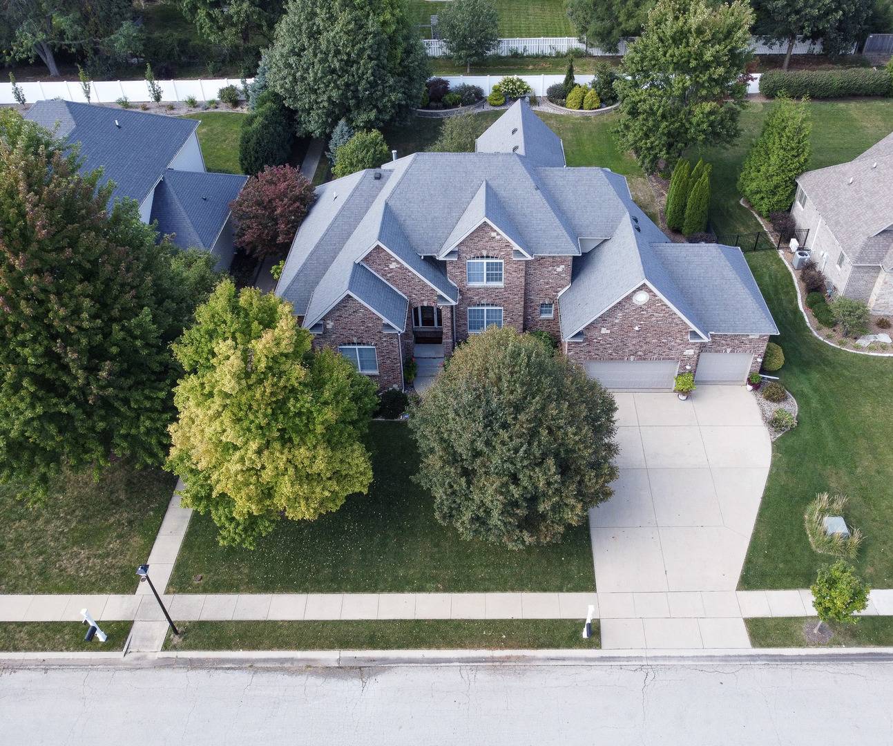 18 Stonebrook CT, Bloomington, IL 61704