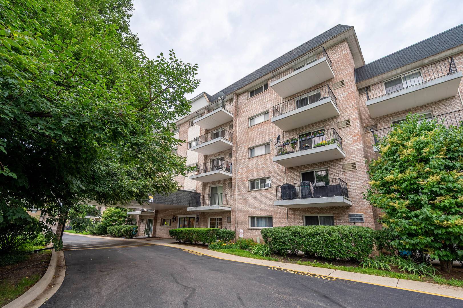 1000 S Lorraine RD #411, Wheaton, IL 60189