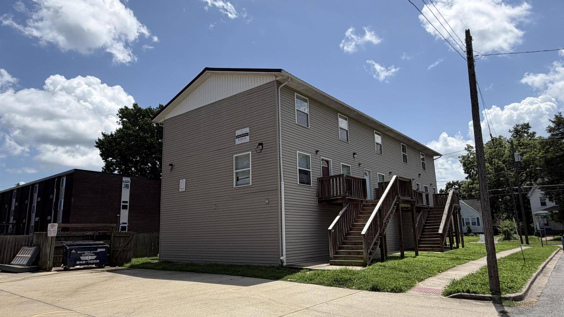 710 W College ST, Carbondale, IL 62901
