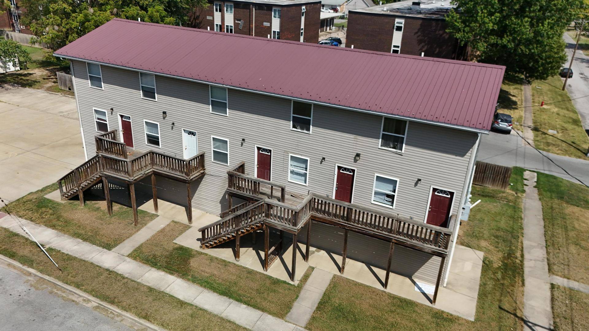 710 W College ST, Carbondale, IL 62901