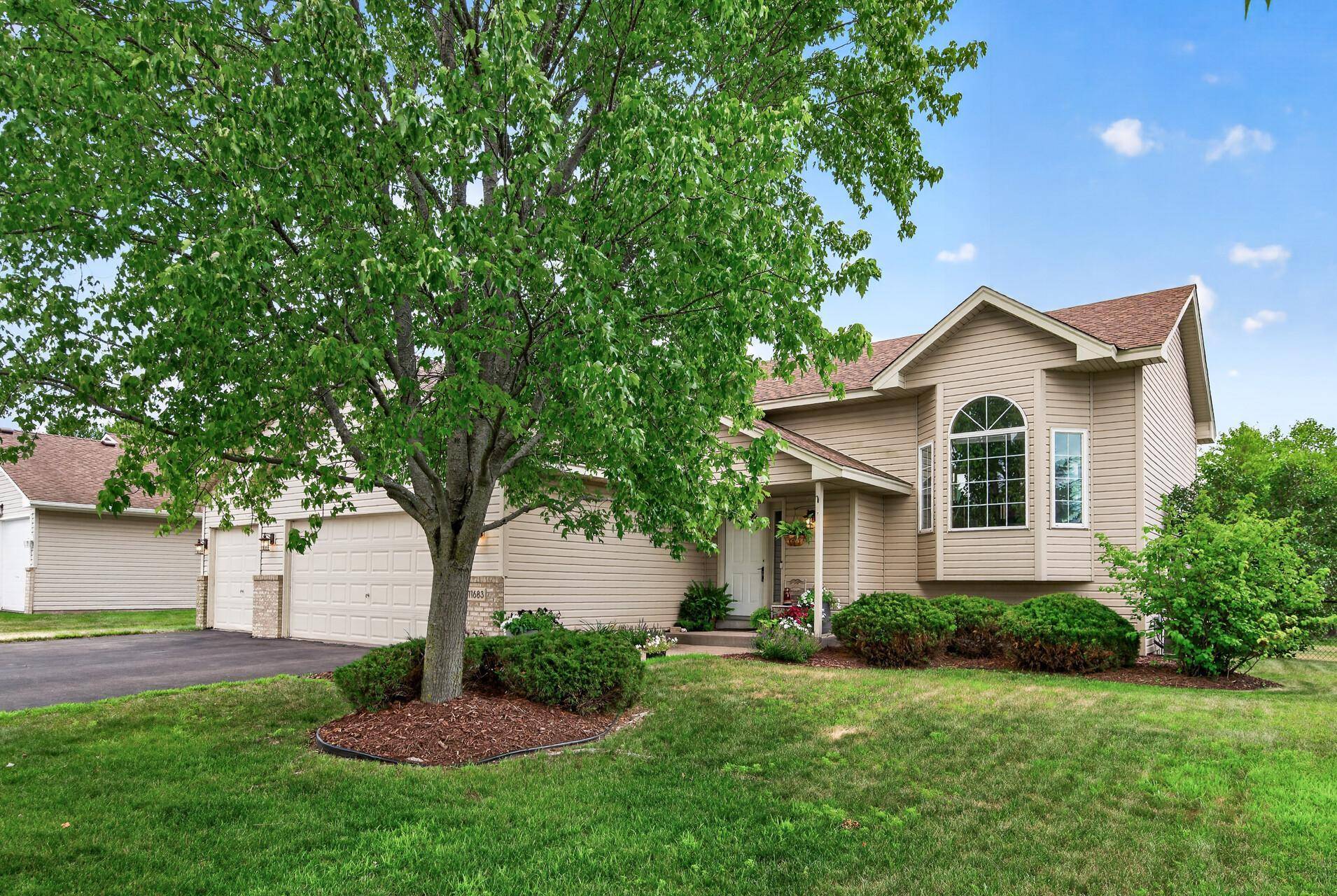 11683 10th ST NE, Hanover, MN 55341