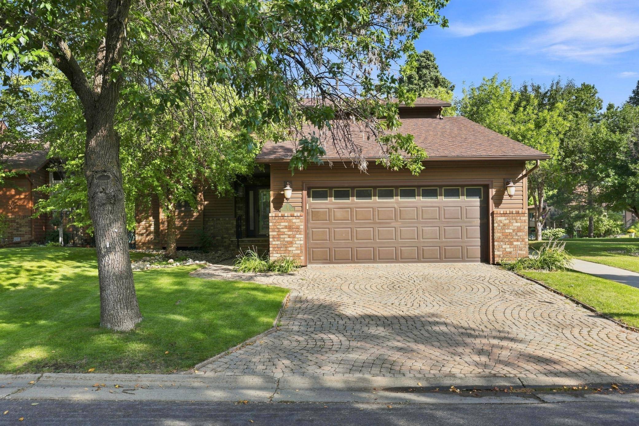 15 Fremont DR S, Fargo, ND 58103