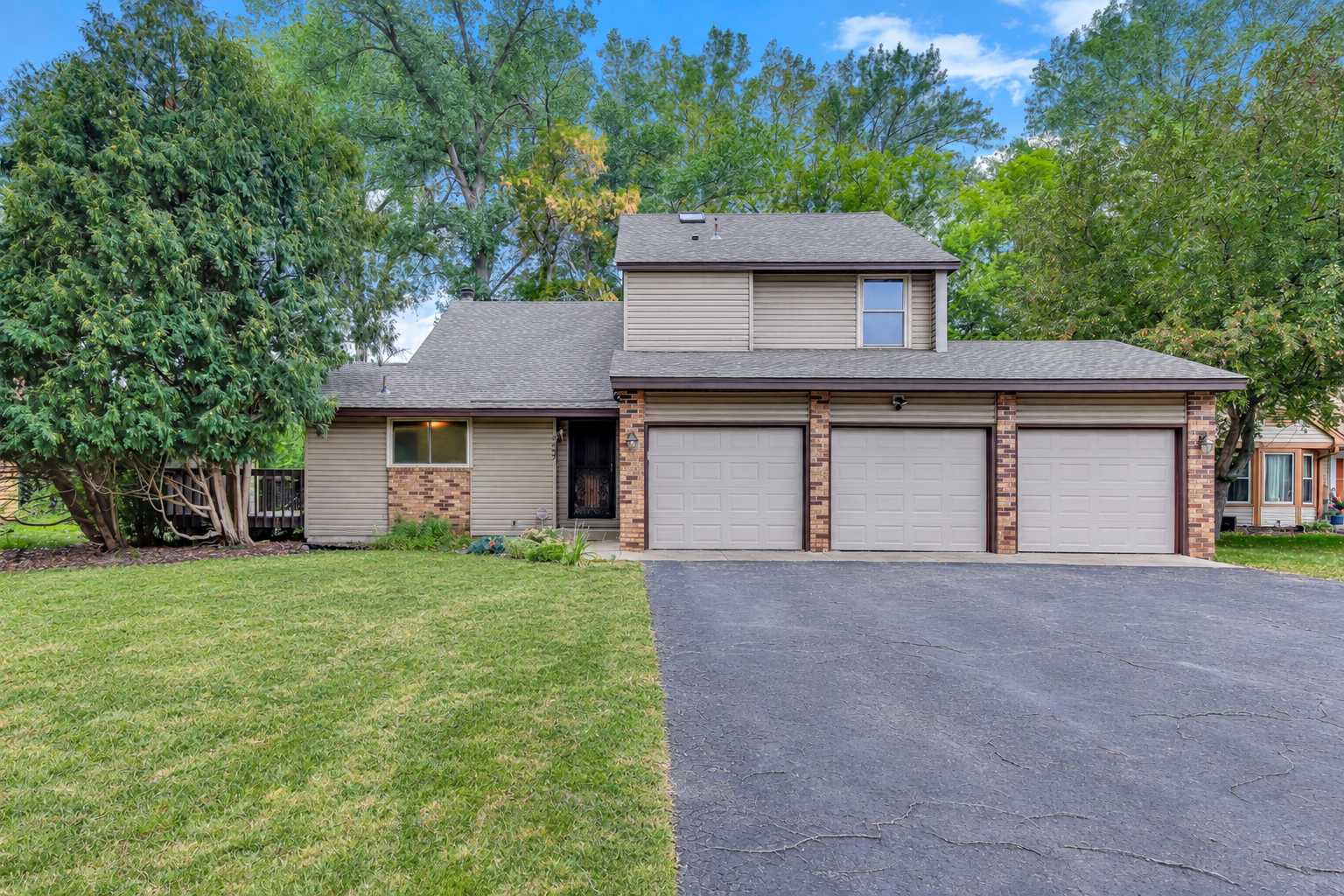 8649 Emerson AVE N, Brooklyn Park, MN 55444