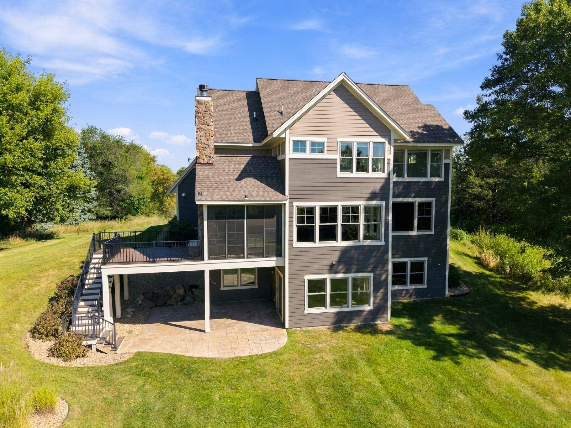 332 Lindsay RD, Hudson, WI 54016