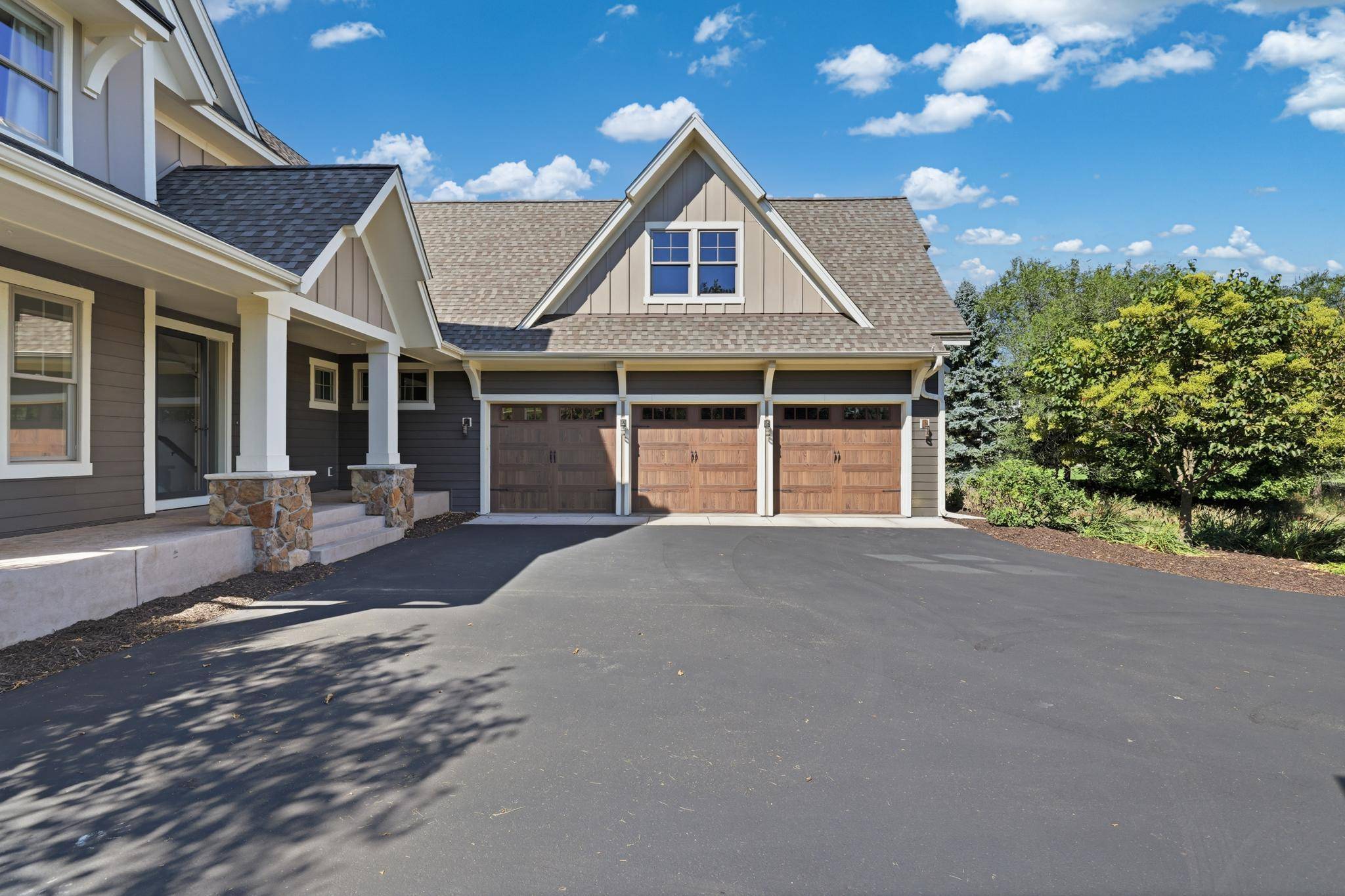 332 Lindsay RD, Hudson, WI 54016
