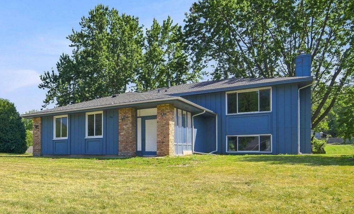 360 Brooks AVE W, Roseville, MN 55113