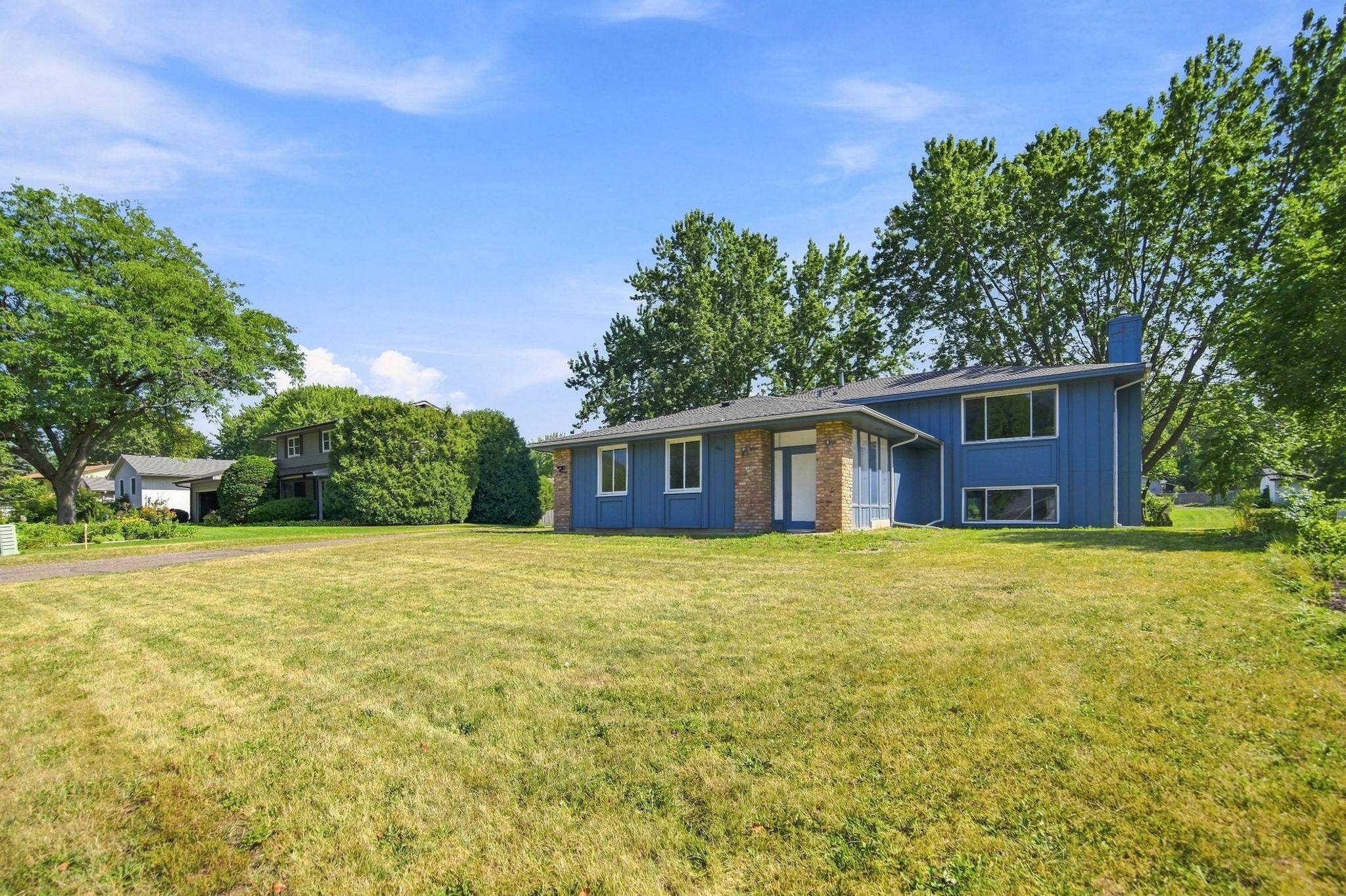 360 Brooks AVE W, Roseville, MN 55113