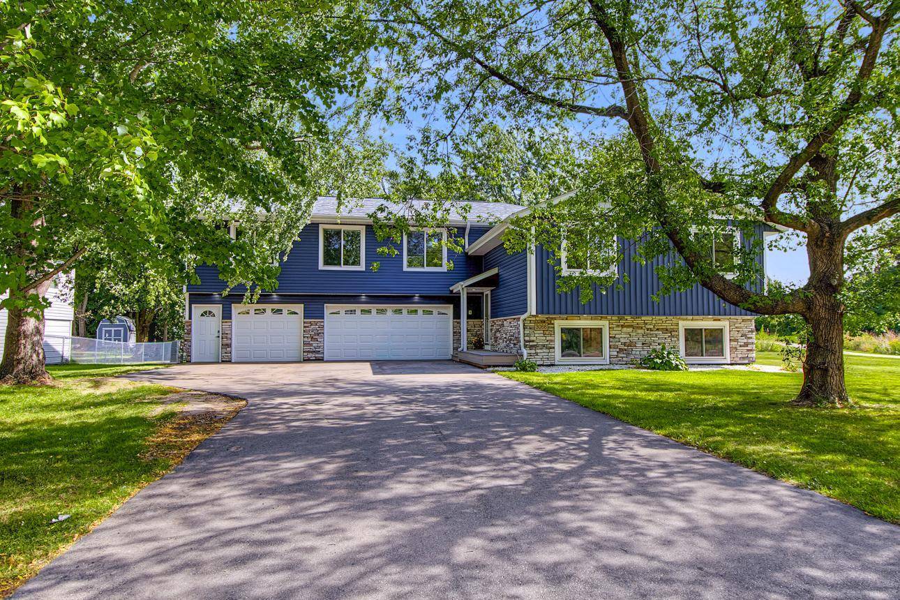 3066 Greenbrier ST, Little Canada, MN 55117