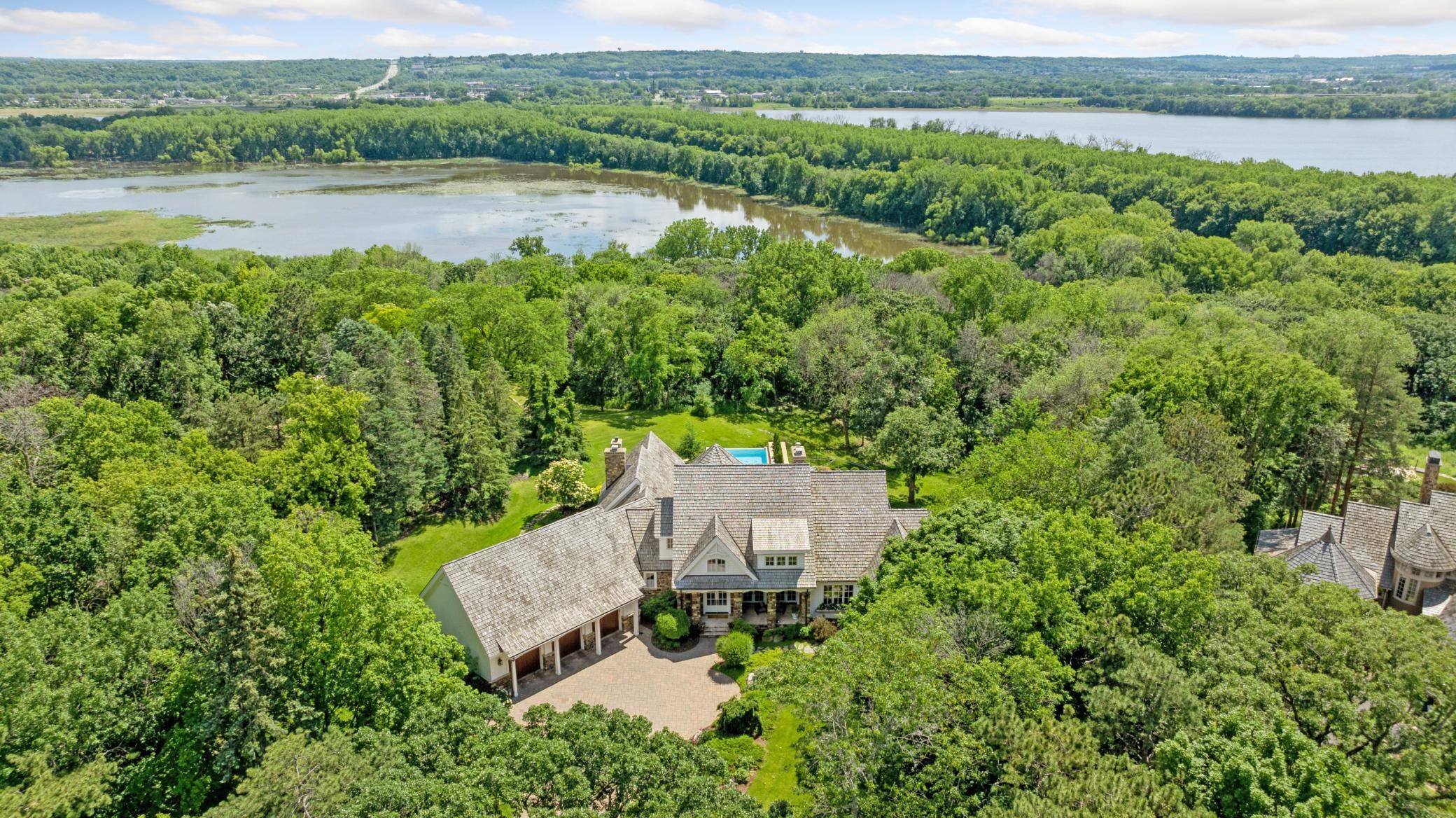 7317 Auto Club RD, Bloomington, MN 55438