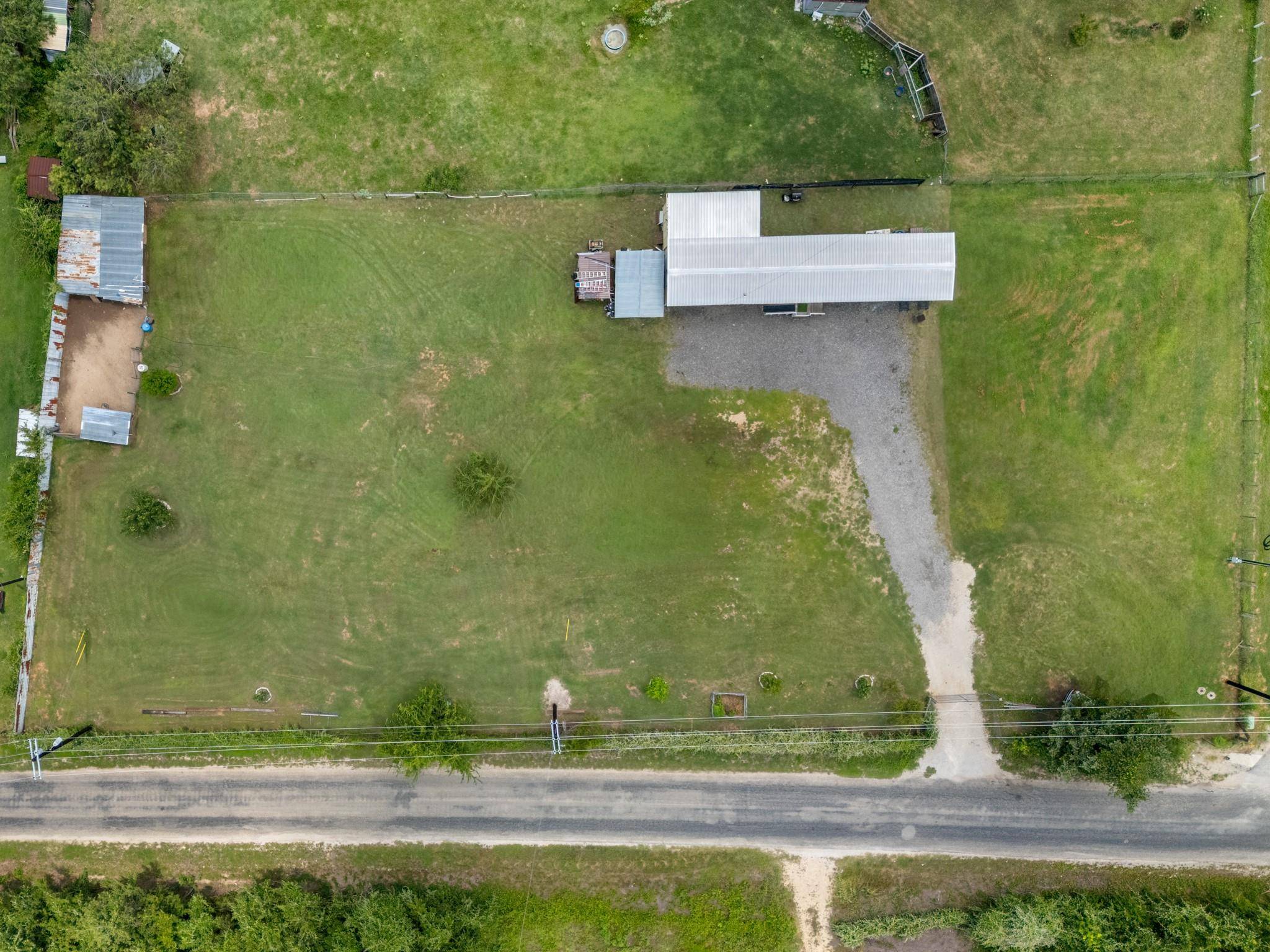235 Thompson RD, Dale, TX 78616