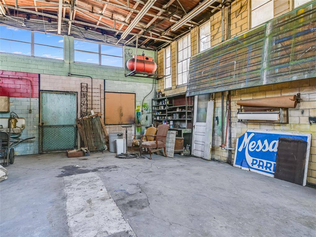 1018 N Main ST, Taylor, TX 76574