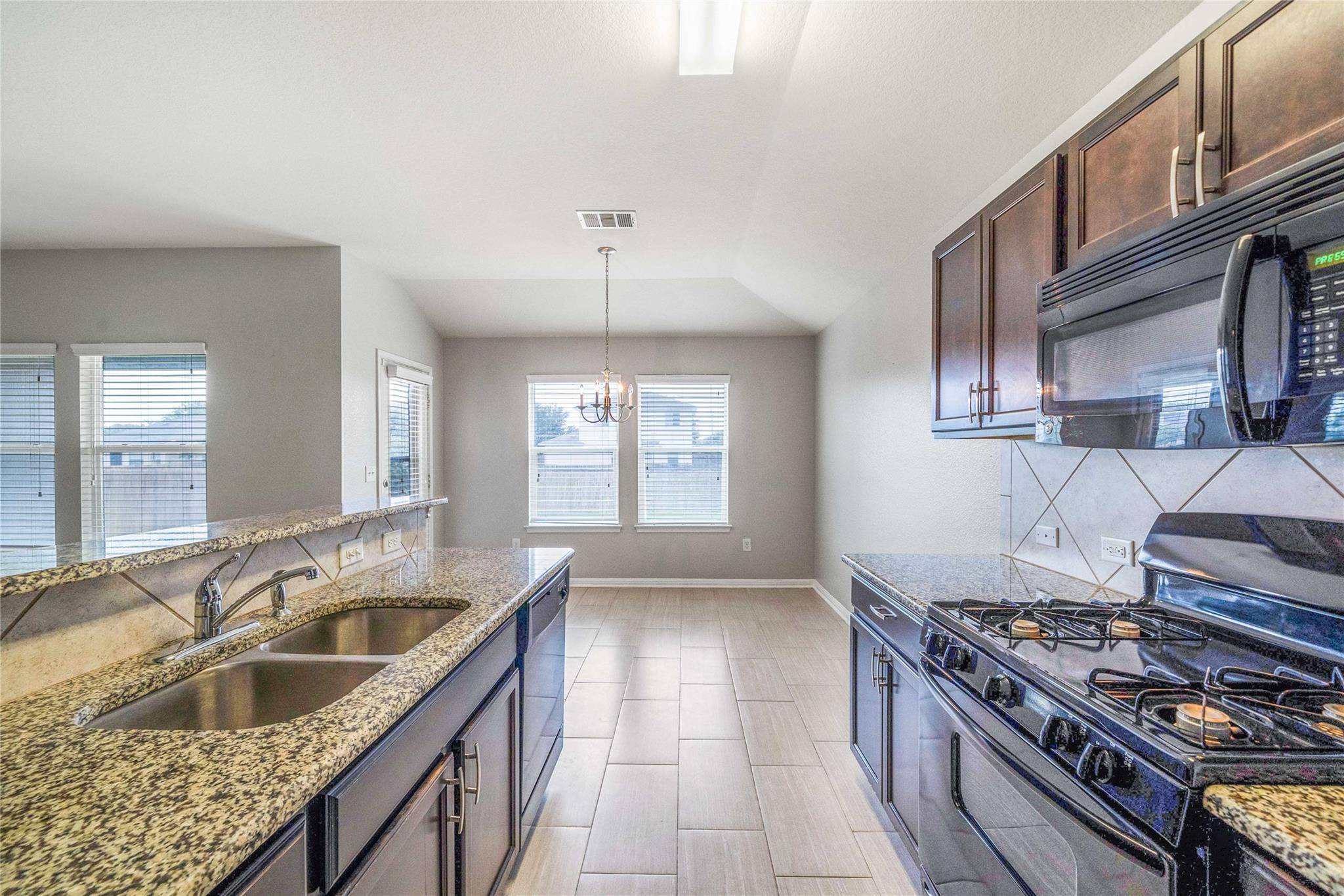 314 Foxglove DR, Hutto, TX 78634