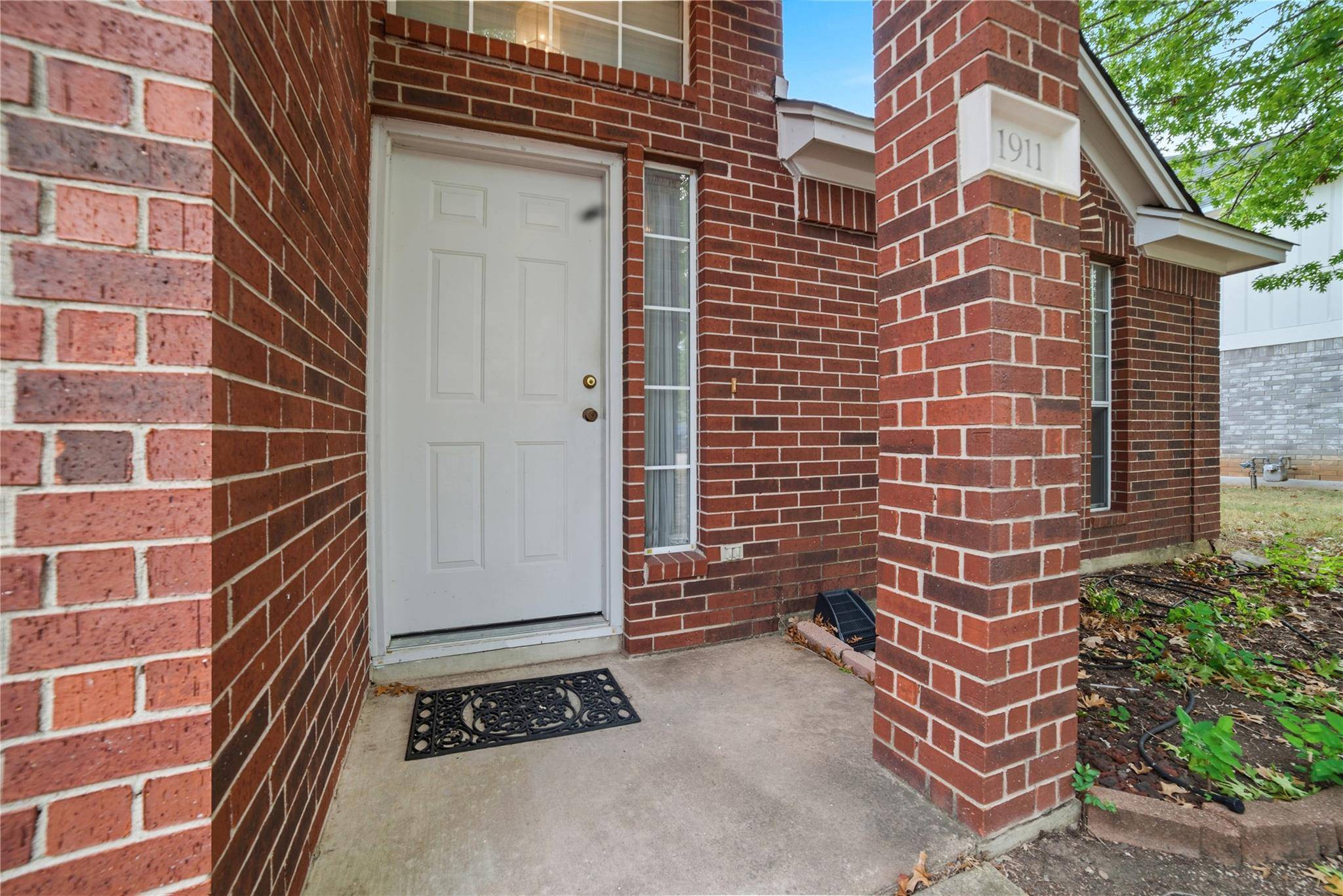 1911 Cedar Bend DR, Round Rock, TX 78681