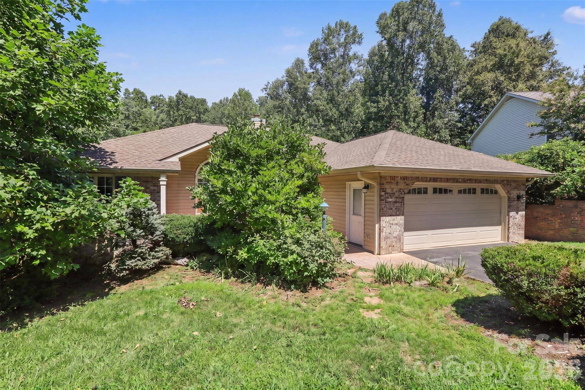 7 Firestone CT, Etowah, NC 28729