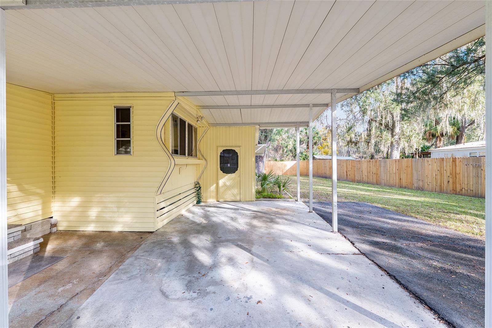 3809 CR 405N, Lake Panasoffkee, FL 33538