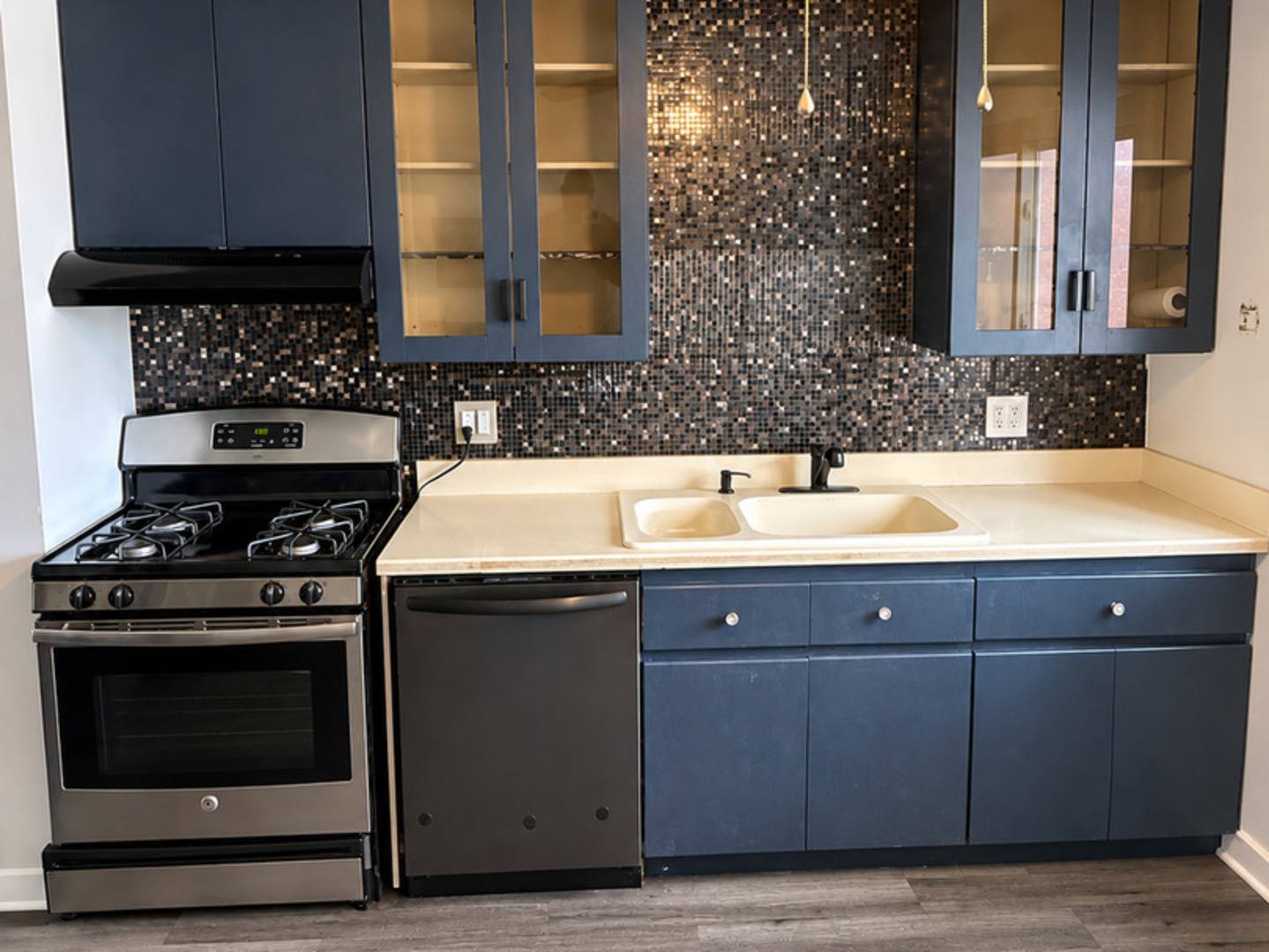 25 E Palatine RD #212, Arlington Heights, IL 60004