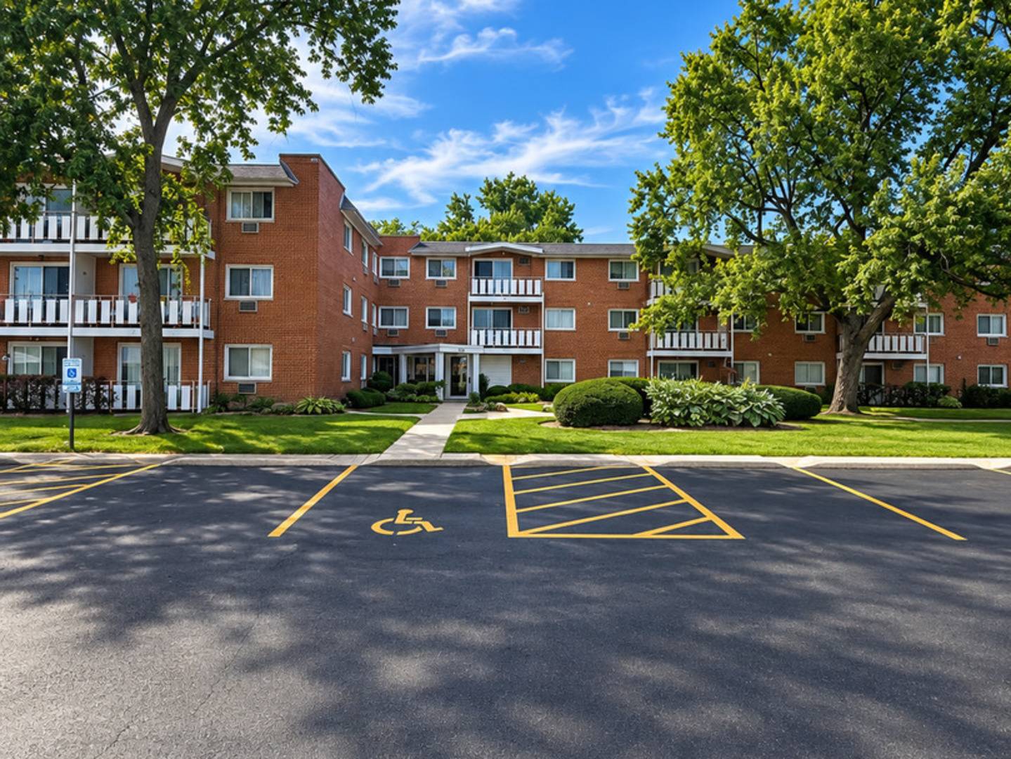 25 E Palatine RD #212, Arlington Heights, IL 60004