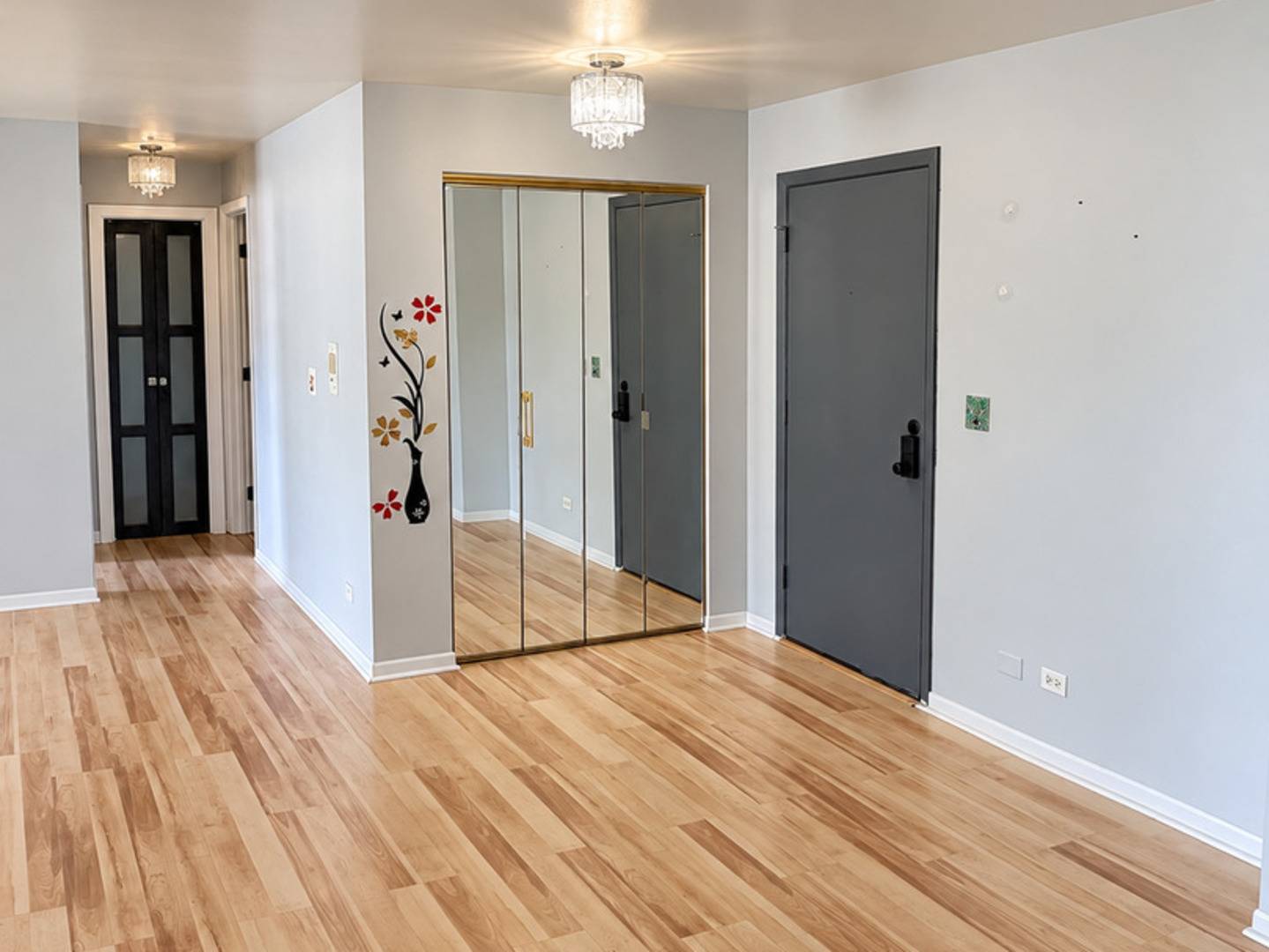 25 E Palatine RD #212, Arlington Heights, IL 60004