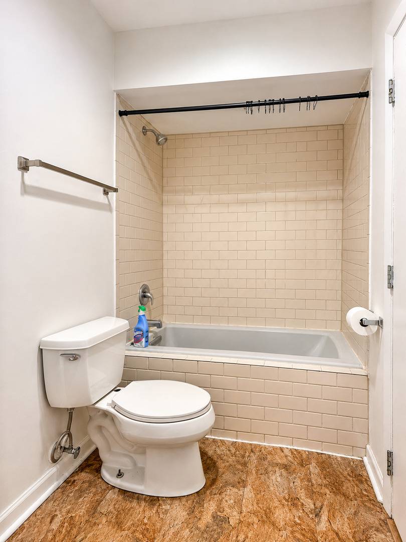 2208 Country Club DR #26, Woodridge, IL 60517