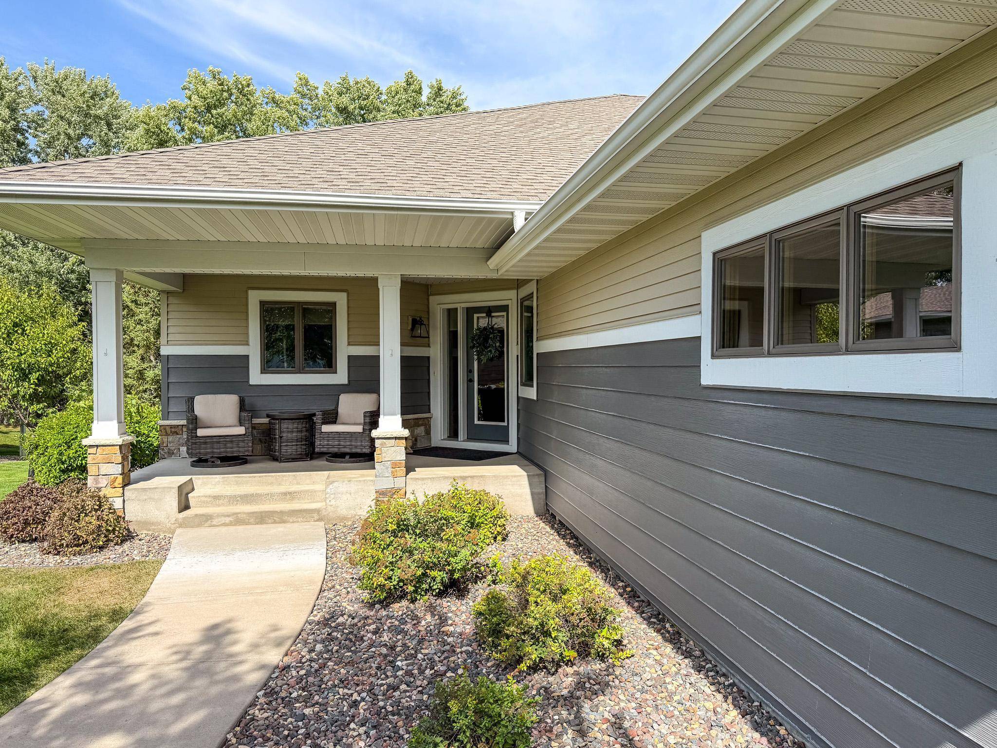 2047 Goodview AVE N, Oakdale, MN 55128