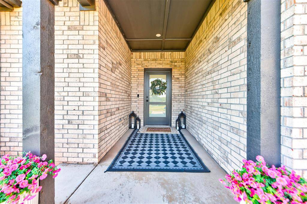 10121 Oakwood DR, Edmond, OK 73025
