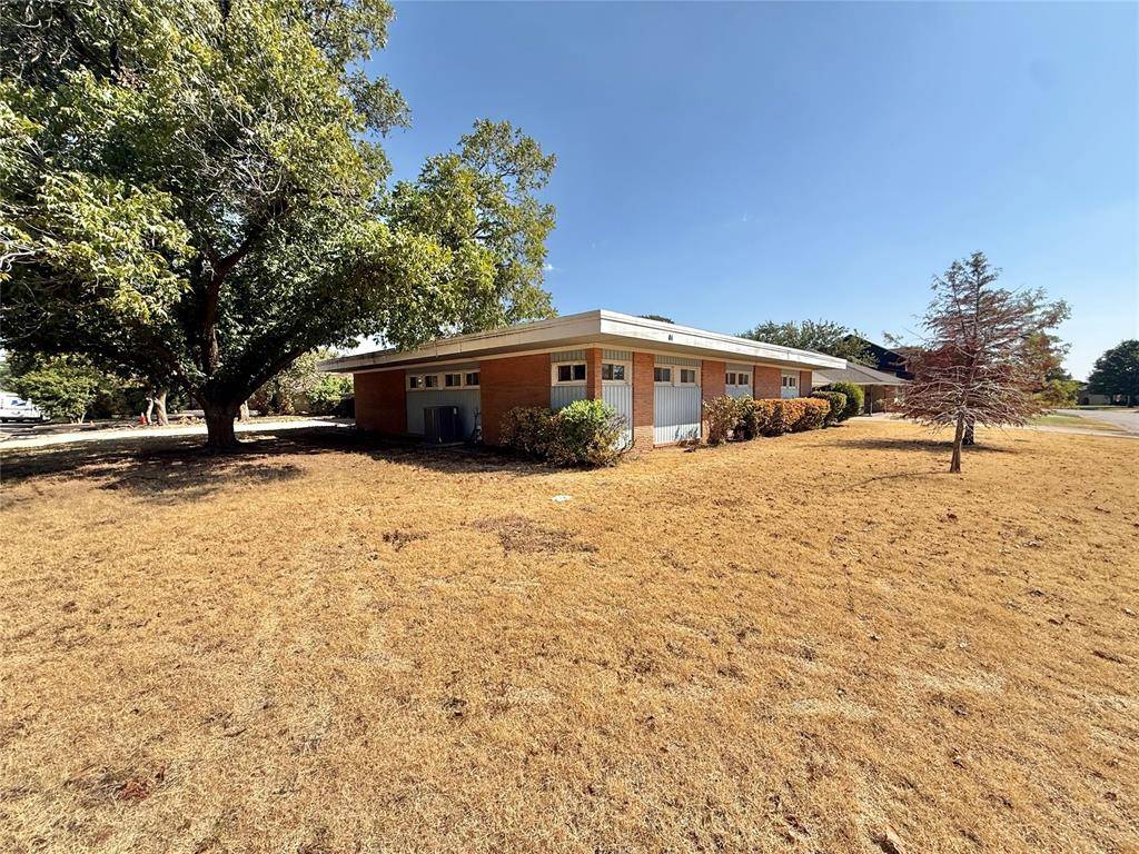 401 Lakeside DR, Altus, OK 73521