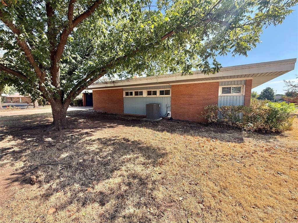 401 Lakeside DR, Altus, OK 73521