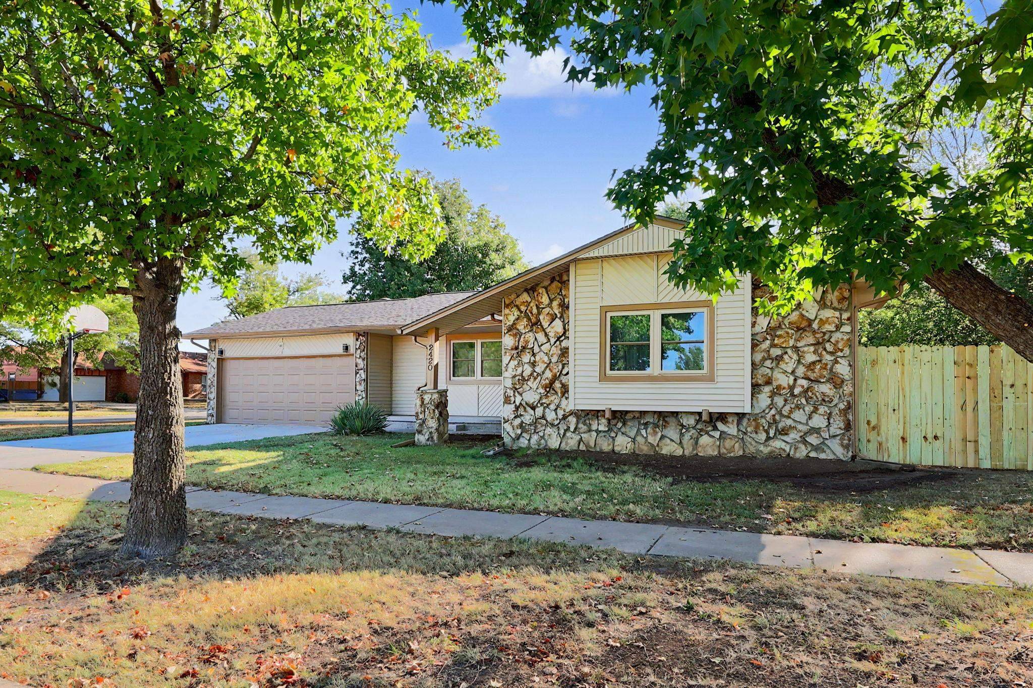 2420 N Edgemoor, Wichita, KS 67220