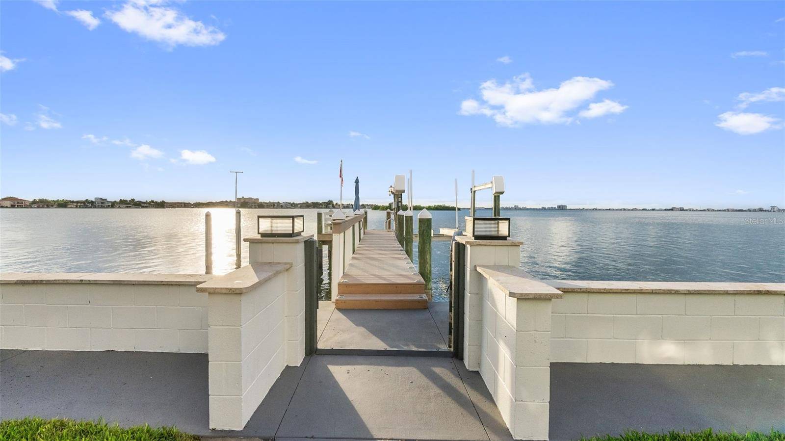 7008 S SHORE DR S, South Pasadena, FL 33707