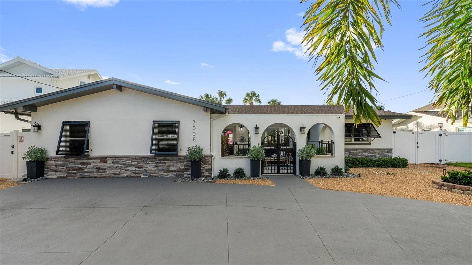 7008 S SHORE DR S, South Pasadena, FL 33707