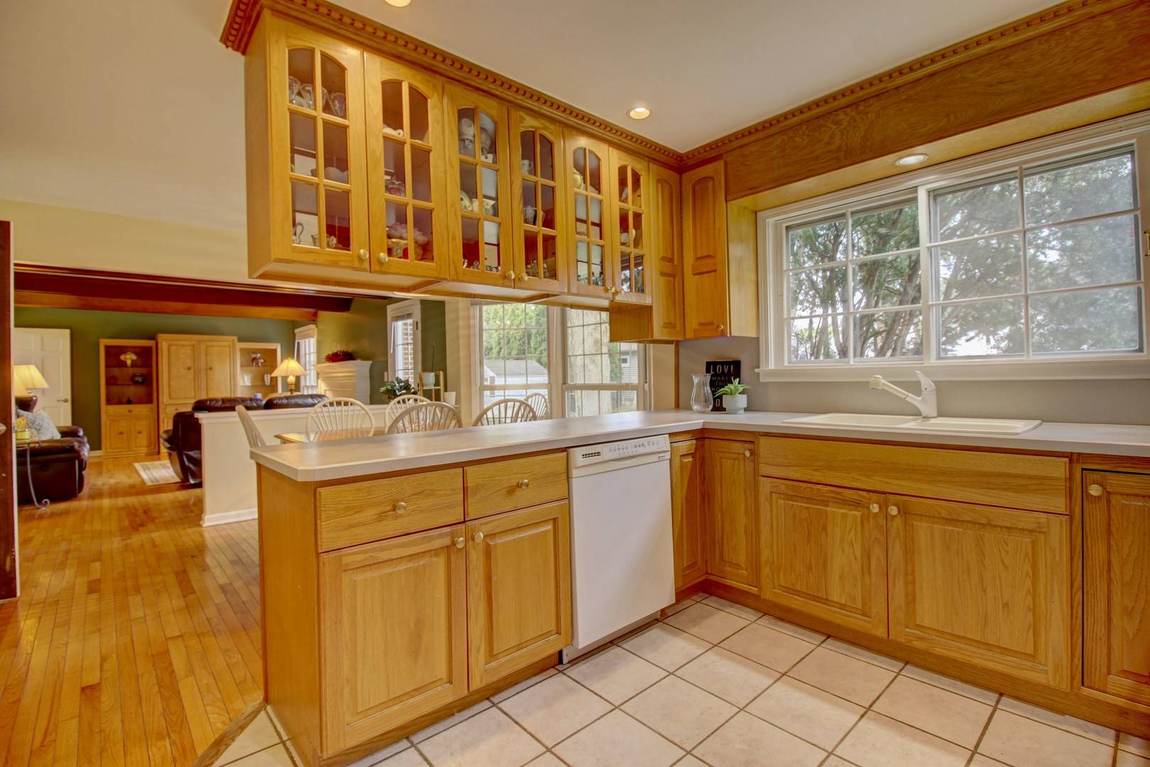 853 Dorset DR, Wheaton, IL 60189