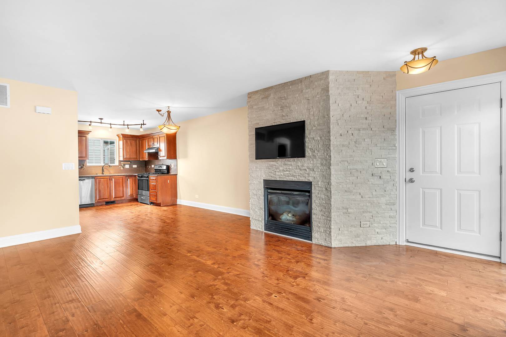 354 Ogden Falls BLVD #354, Oswego, IL 60543