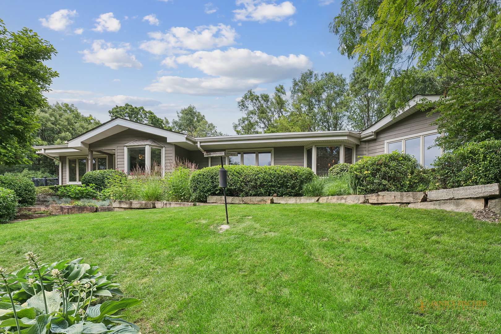 501 Lakepoint DR, Barrington, IL 60010