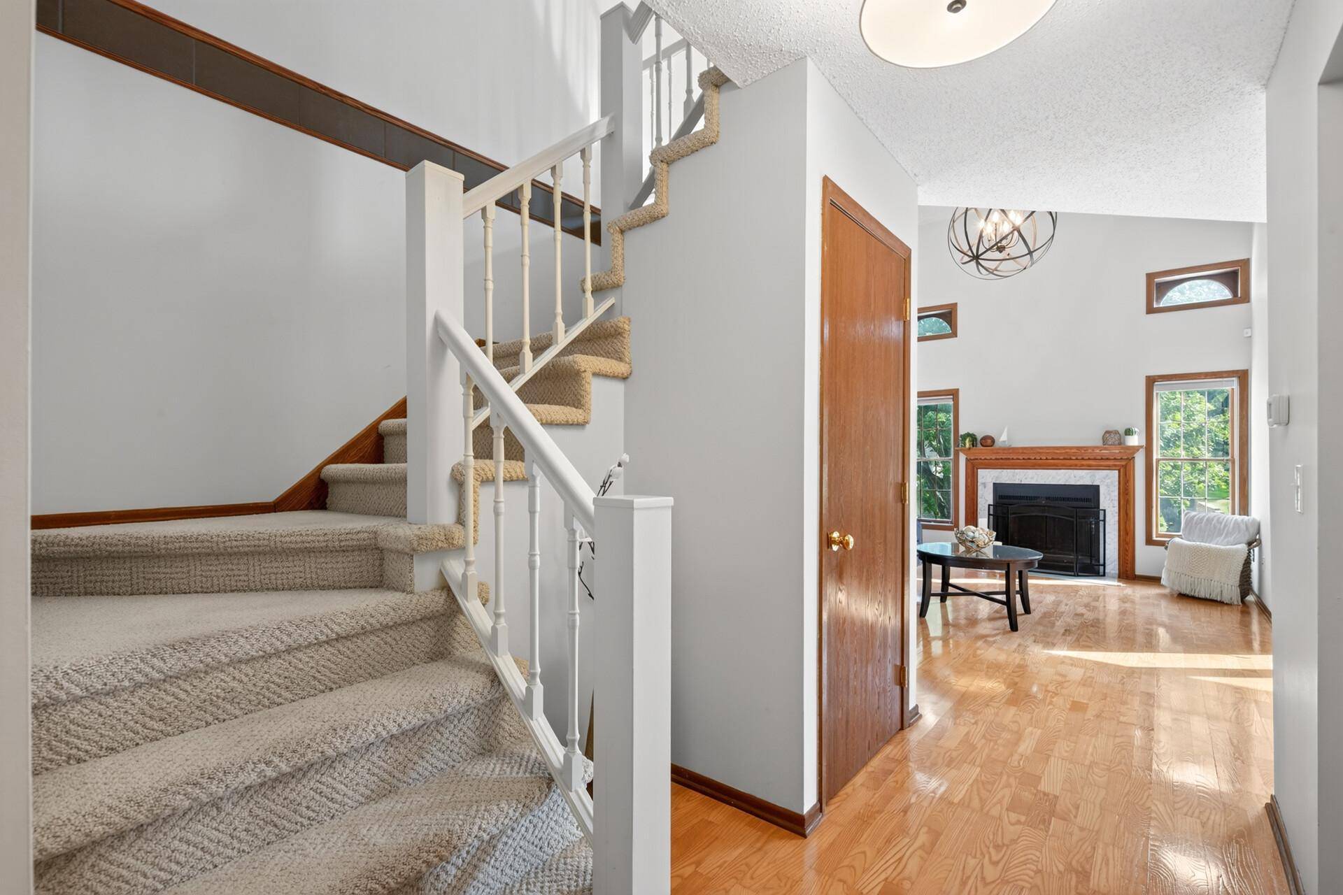 14307 Bedford DR, Eden Prairie, MN 55346