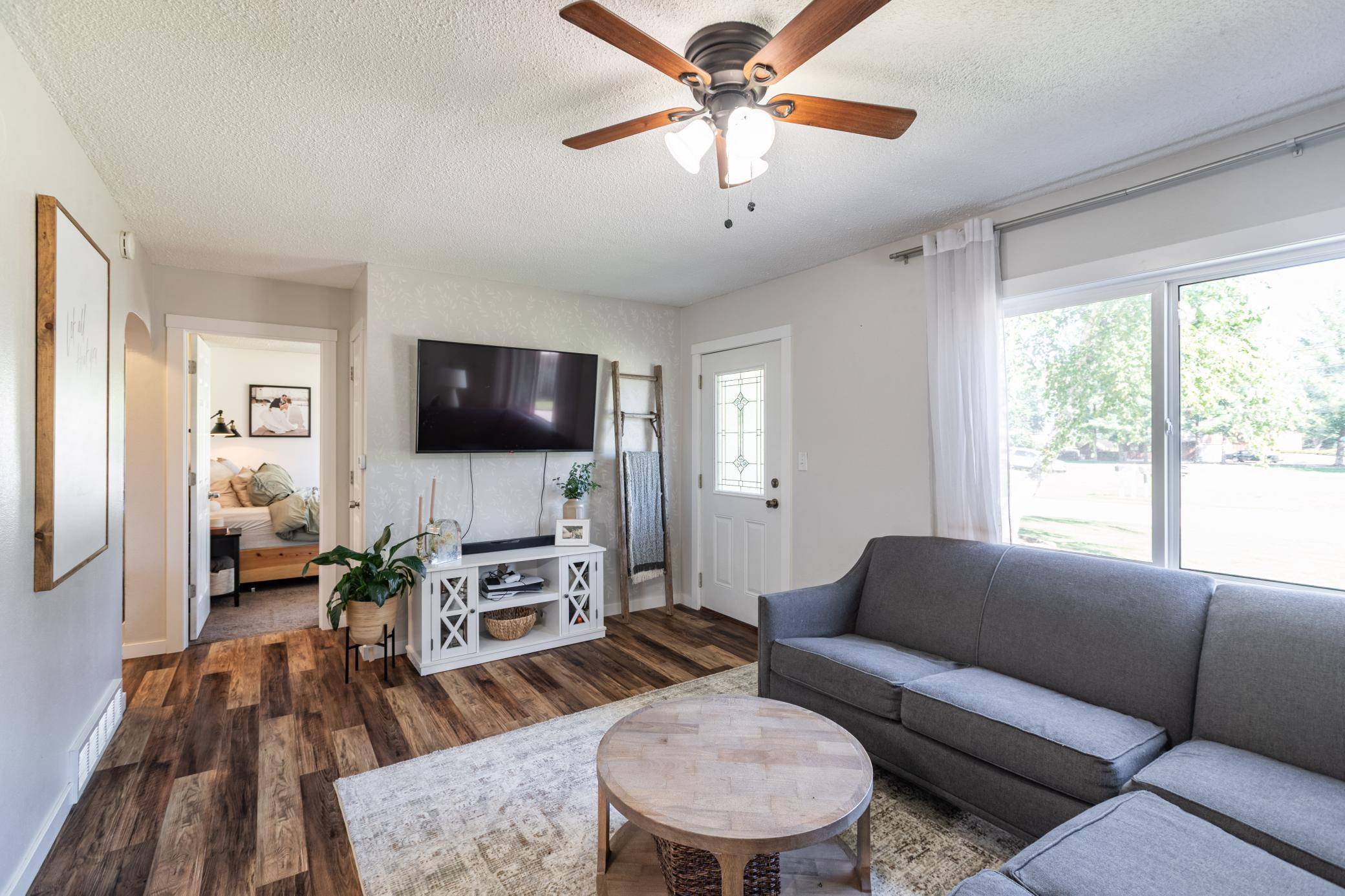 810 Hanson RD, La Crosse, WI 54603