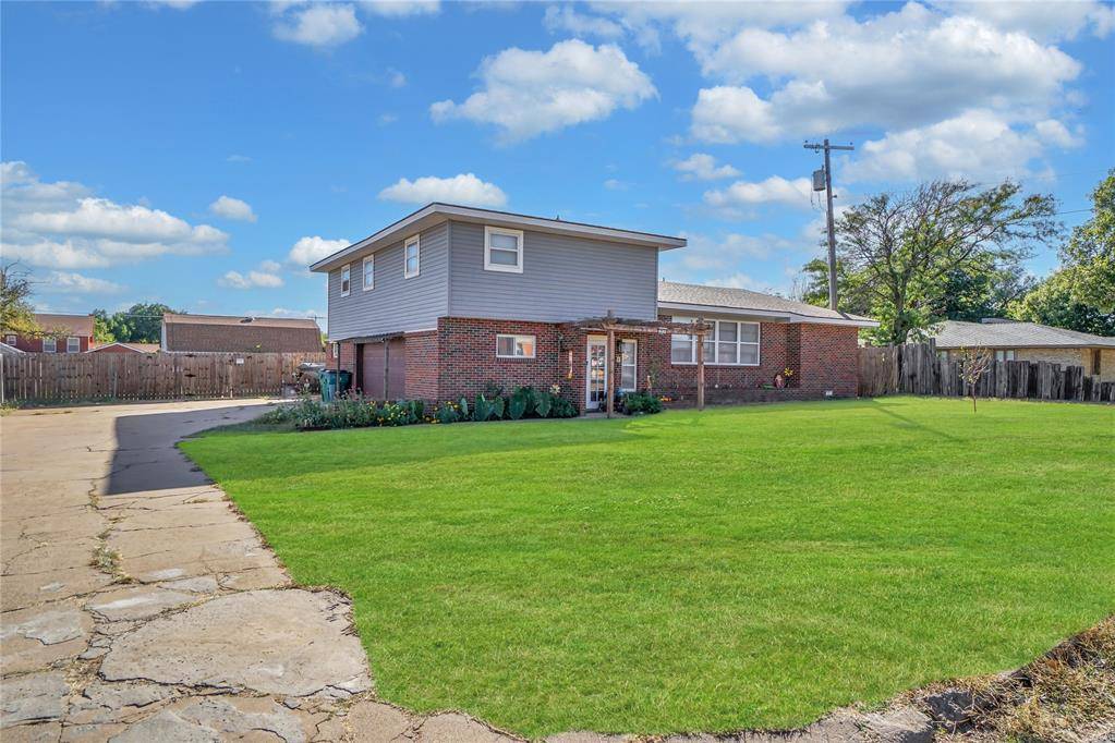 110 E Hillcrest LN, Hobart, OK 73651