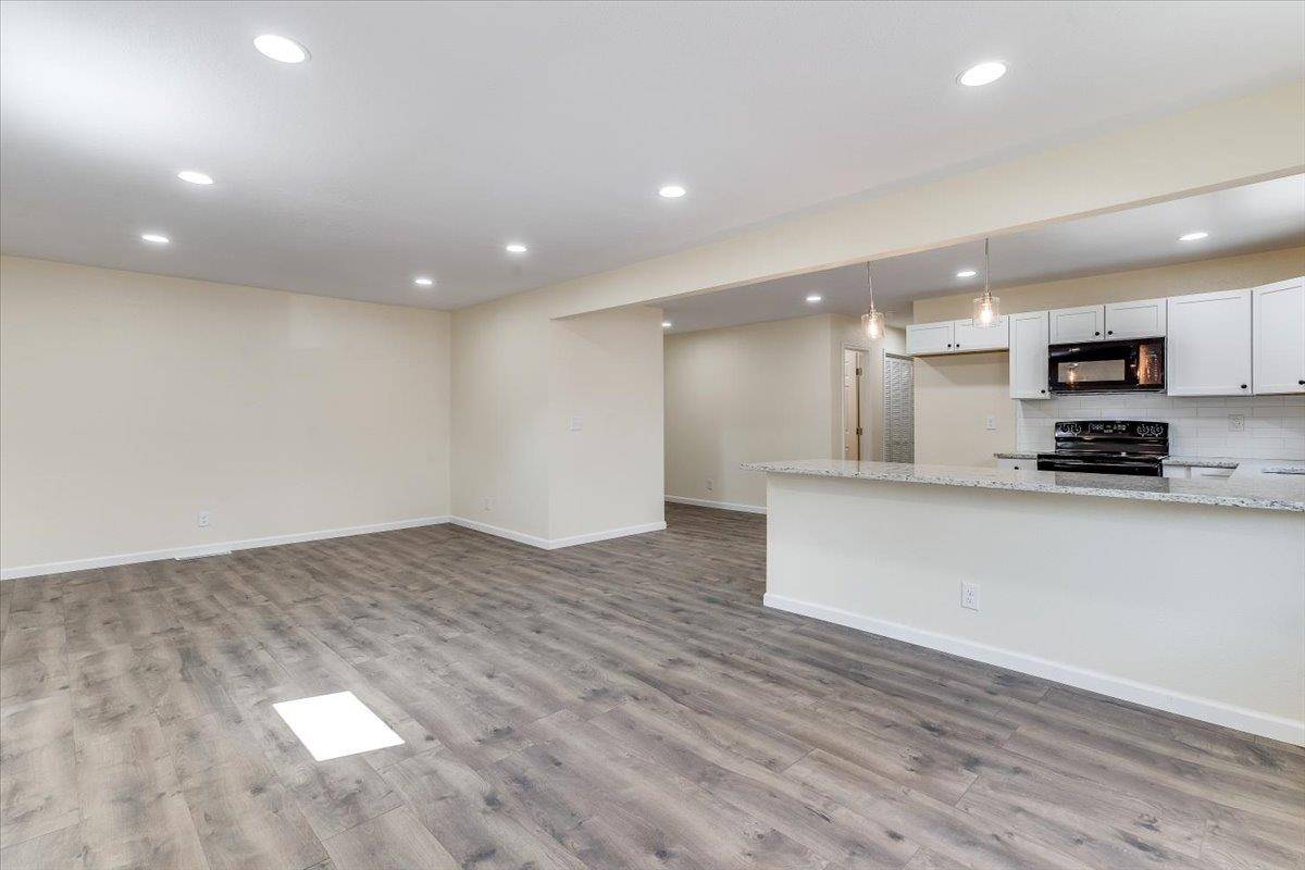 710 W Alexander Dr, Haysville, KS 67060