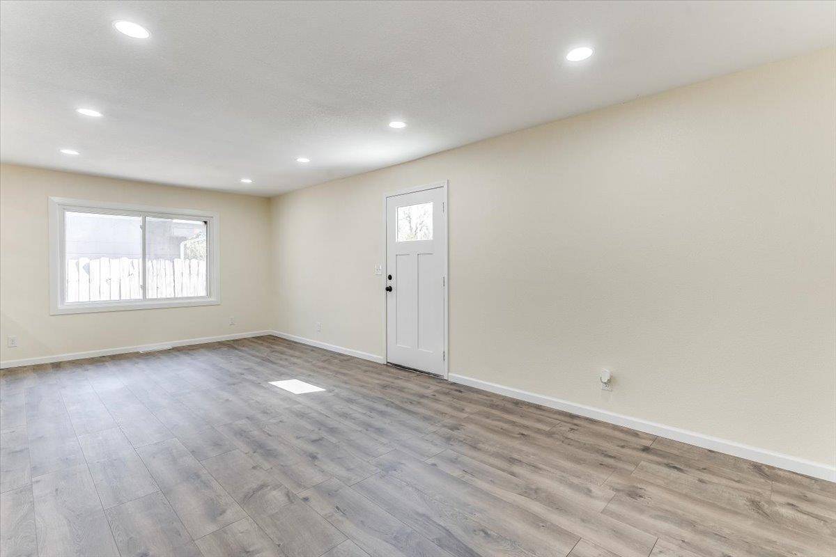 710 W Alexander Dr, Haysville, KS 67060