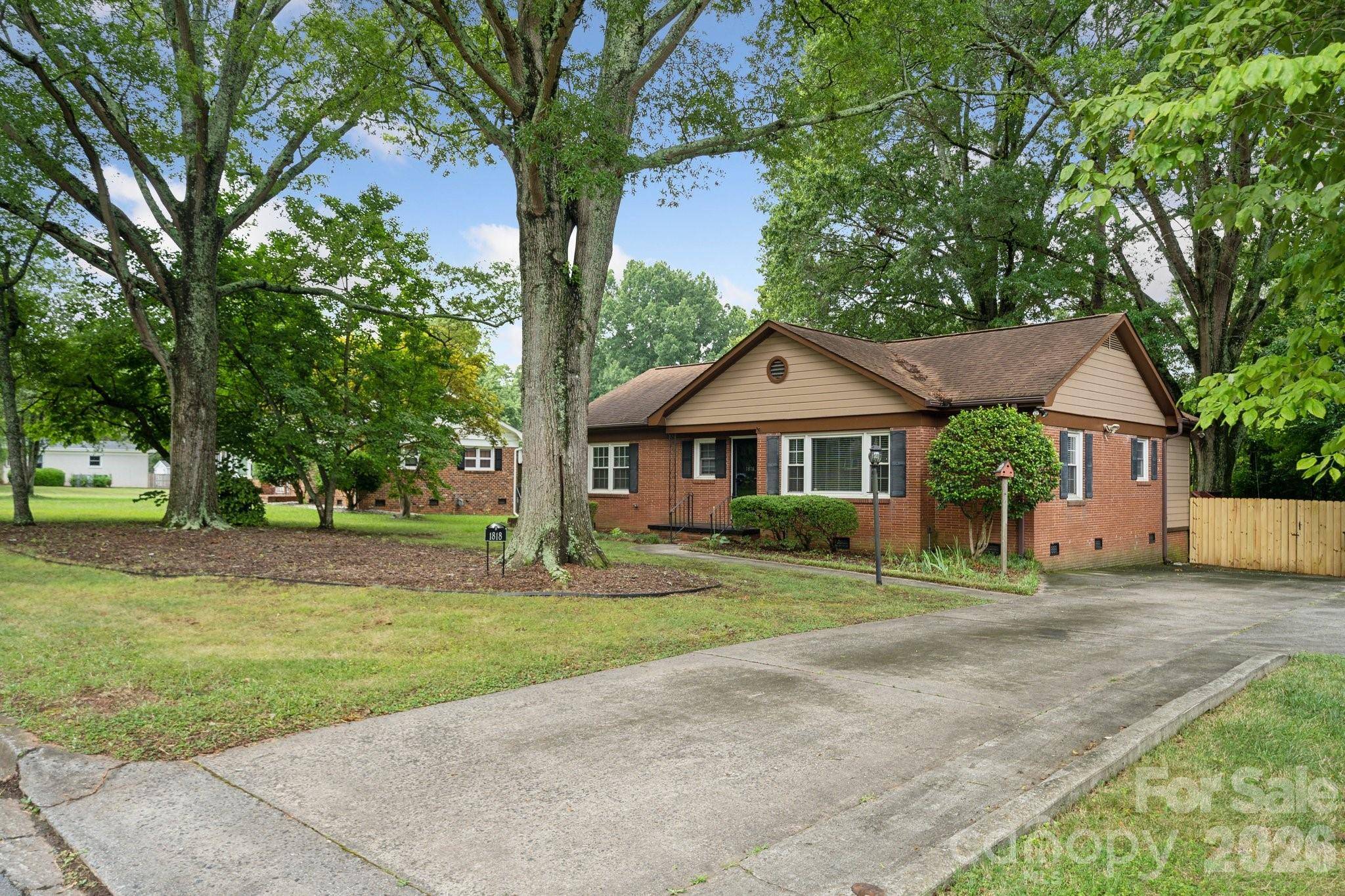 1818 Woodland DR, Charlotte, NC 28205