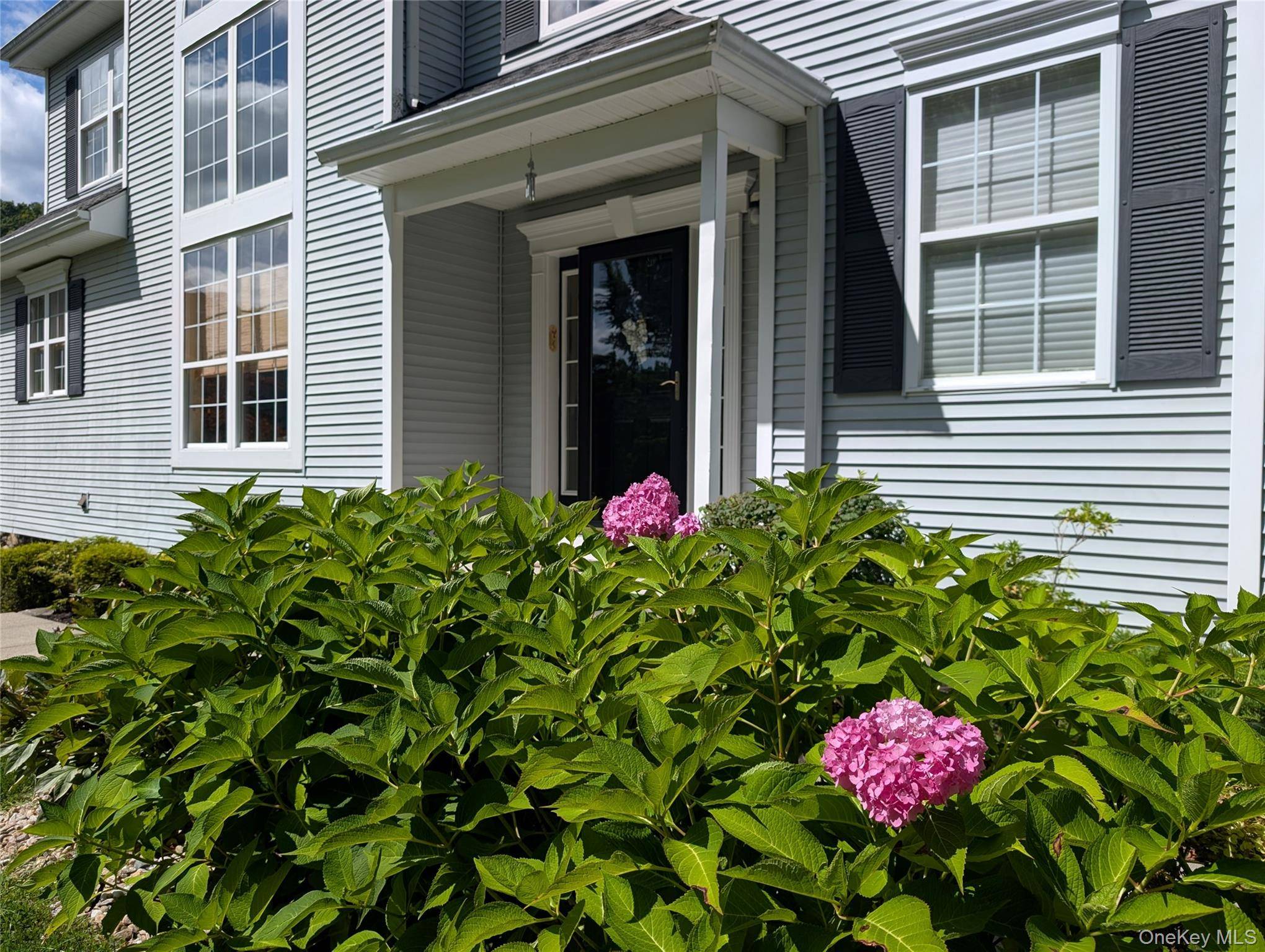 10 Willow CT, Tuxedo Park, NY 10987