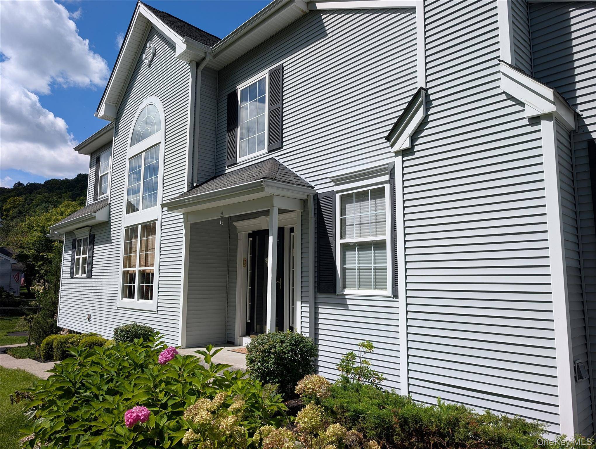 10 Willow CT, Tuxedo Park, NY 10987
