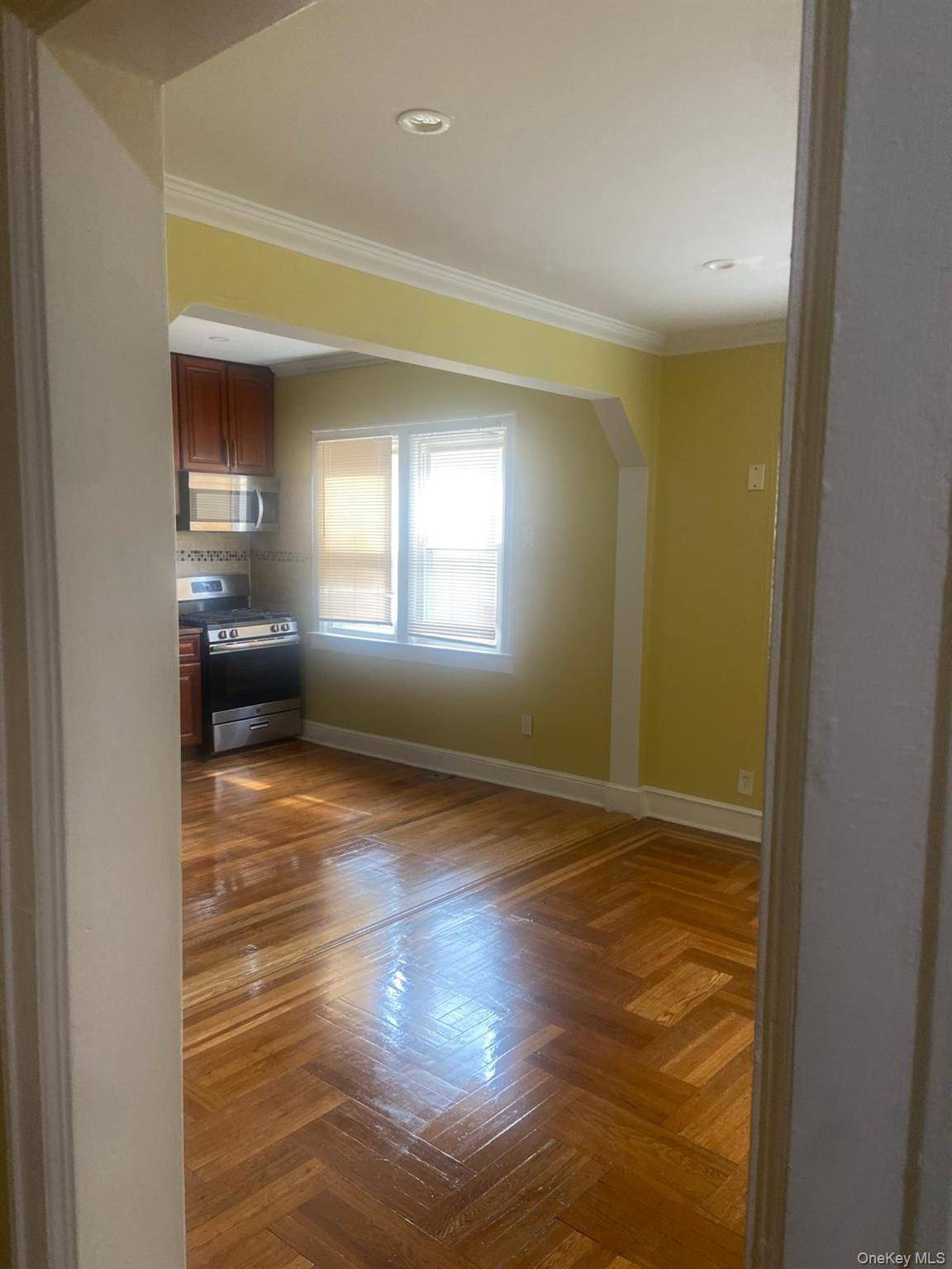 1006 E 241 St, Bronx, NY 10466
