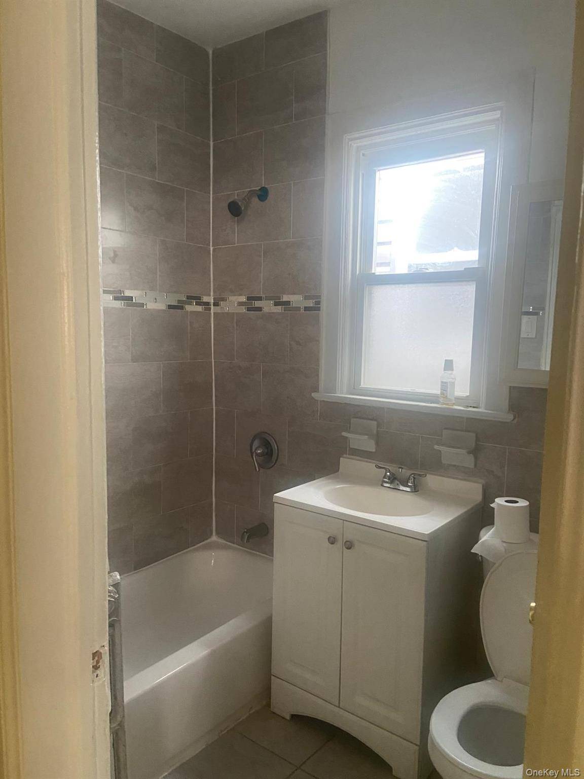 1006 E 241 St, Bronx, NY 10466