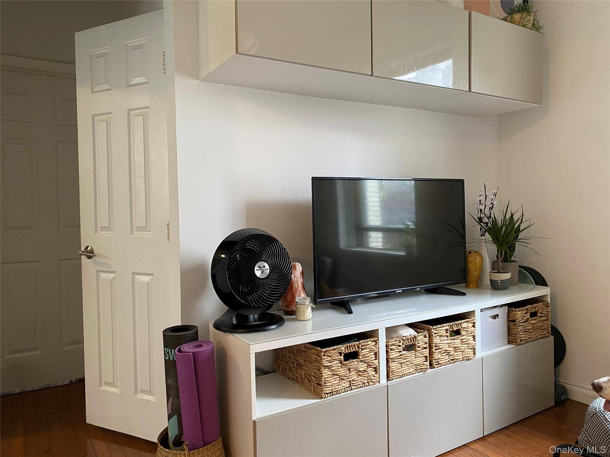 21-27 33 ST #3G, Astoria, NY 11105
