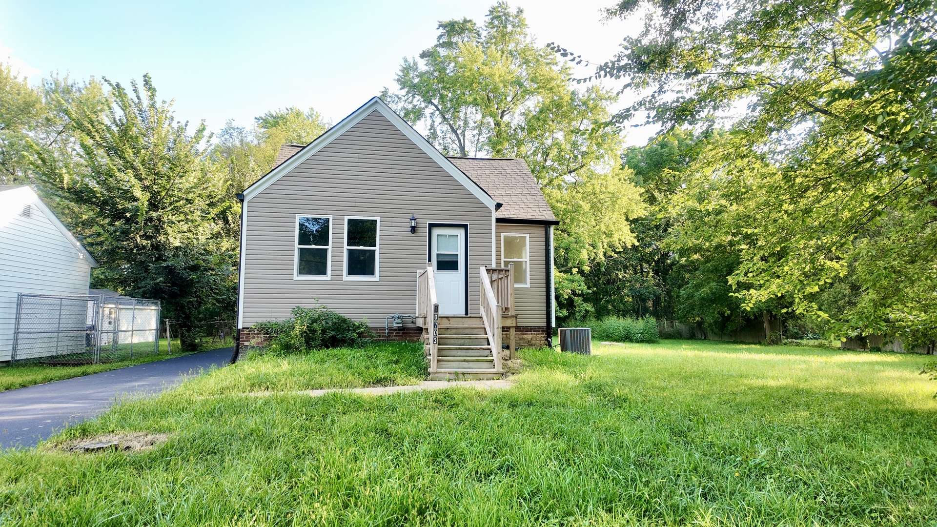 10703 W Woodland AVE, Beach Park, IL 60087