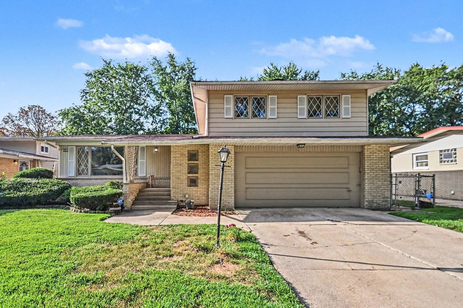 906 N Rainbow DR, Glenwood, IL 60425