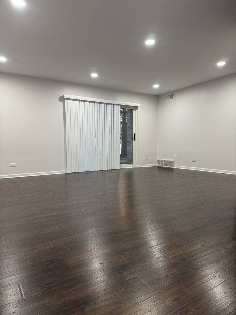 675 GROVE DR #113, Elk Grove Village, IL 60007